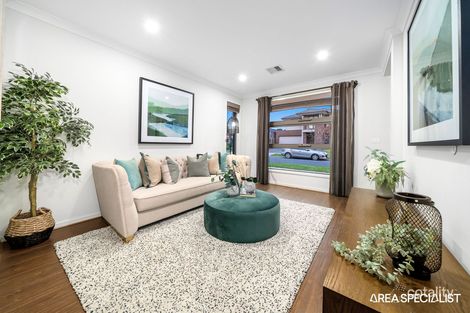 Property photo of 15 Fleuve Rise Clyde North VIC 3978