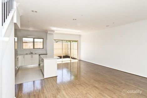 Property photo of 2/37 Ellt Crescent Noble Park VIC 3174