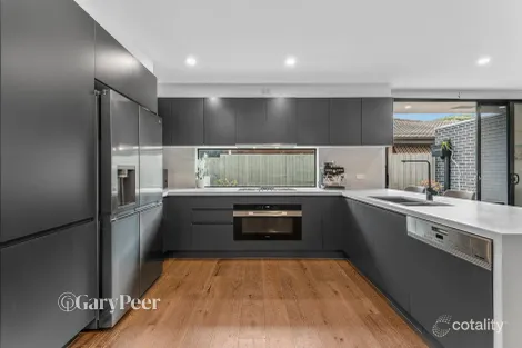 Property photo of 2/23 Toolambool Road Carnegie VIC 3163