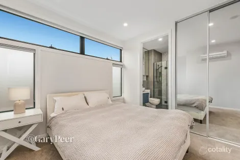 Property photo of 2/23 Toolambool Road Carnegie VIC 3163