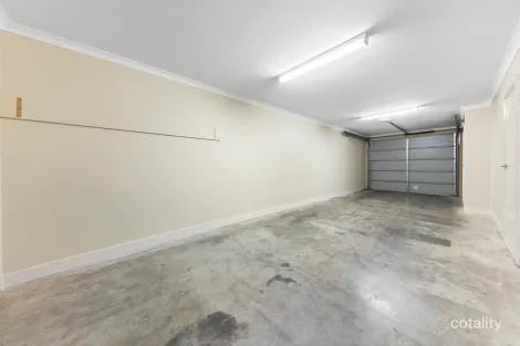 Property photo of 75 Lakeside Boulevard Pakenham VIC 3810