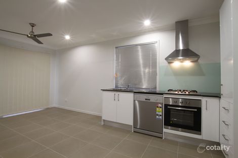 Property photo of 2/8 Adam Court Kallangur QLD 4503