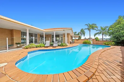 30 Kurrawa Ave, Mermaid Waters, QLD 4218