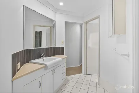Property photo of 4/88 Cotlew Street East Southport QLD 4215