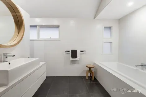 Property photo of 2 Bruce Street Bentleigh VIC 3204