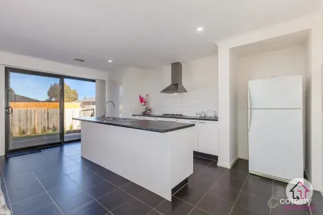 Property photo of 8 Corkwood Crescent Wallan VIC 3756