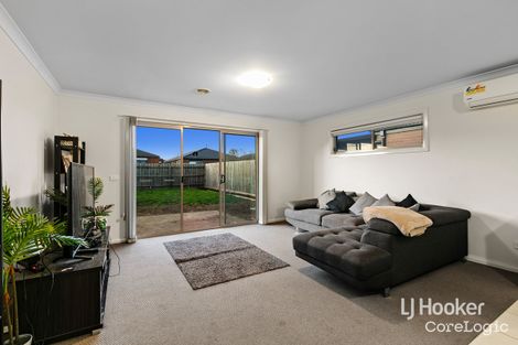 Property photo of 62 Toolern Waters Drive Weir Views VIC 3338