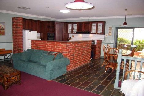Property photo of 10 Derby Grove Flora Hill VIC 3550