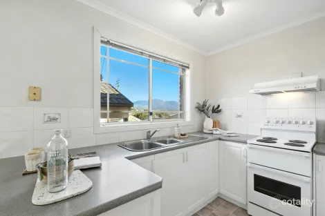Property photo of 2/4-6 Katrina Court Lindisfarne TAS 7015