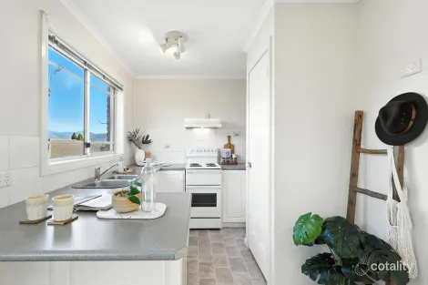 Property photo of 2/4-6 Katrina Court Lindisfarne TAS 7015