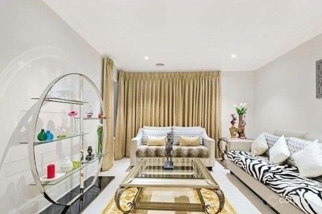 Property photo of 15 Veneto Grove Greenvale VIC 3059