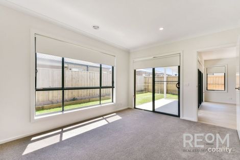 Property photo of 10 Giselle Circuit Greenvale VIC 3059