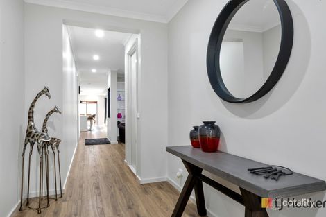 Property photo of 101 Wheelers Park Drive Cranbourne North VIC 3977