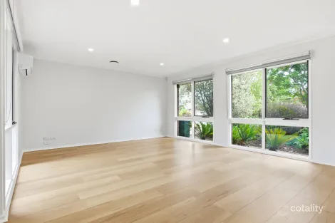 Property photo of 2 Gabrielle Close Werribee VIC 3030