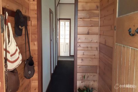 Property photo of 9 Gordon Lane Mount Morgan QLD 4714