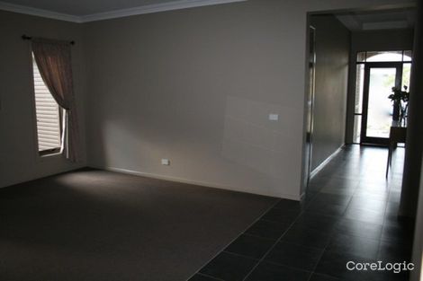 Property photo of 18 Gainsborough Drive Craigieburn VIC 3064