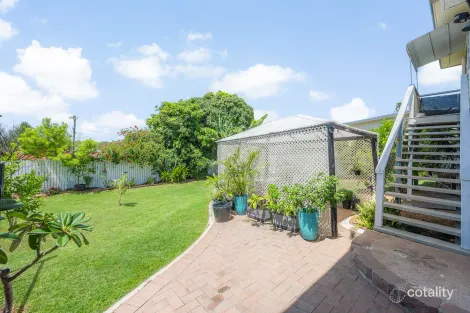 Property photo of 32 Hansen Crescent Clinton QLD 4680