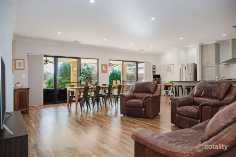 Property photo of 29 Bobtail Bend Wannanup WA 6210