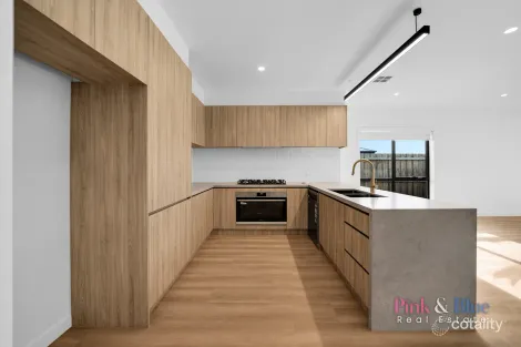 34 Bluebottle Pde, Rockbank, VIC 3335