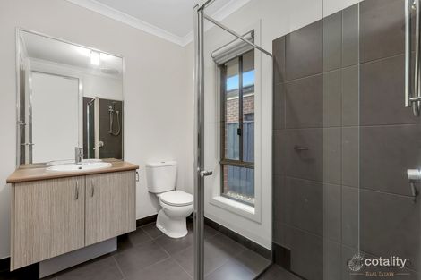 Property photo of 14 Raychelsbury Parade Wollert VIC 3750