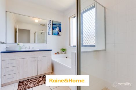Property photo of 18 Goongarrie Crescent Parkinson QLD 4115