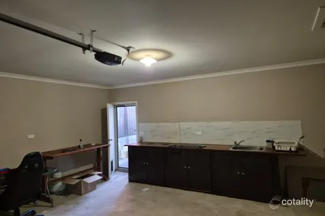 Property photo of 49 Clopton Rise Craigieburn VIC 3064