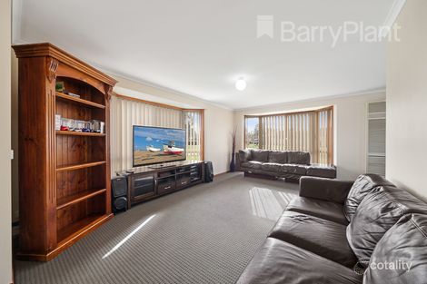 Property photo of 1 Joseph Court Pakenham VIC 3810