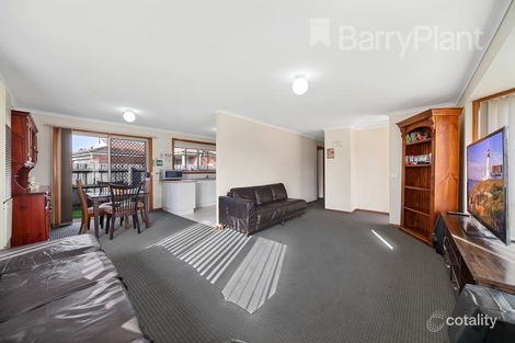 Property photo of 1 Joseph Court Pakenham VIC 3810