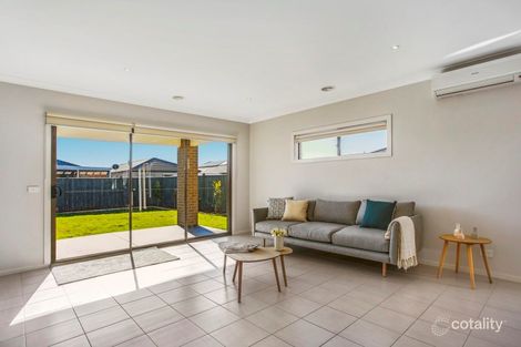 Property photo of 12 Howe Way Cranbourne East VIC 3977