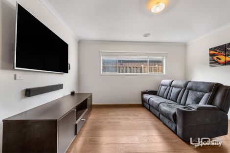 Property photo of 48 Aubisque Close Fraser Rise VIC 3336