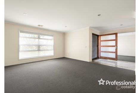 Property photo of 21 Craig Circuit Leneva VIC 3691
