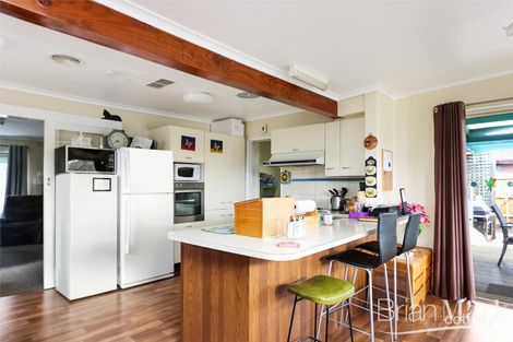 Property photo of 6 Whiton Grove Wyndham Vale VIC 3024