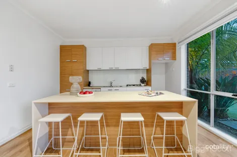 Property photo of 32 Ringtail Circuit Maidstone VIC 3012
