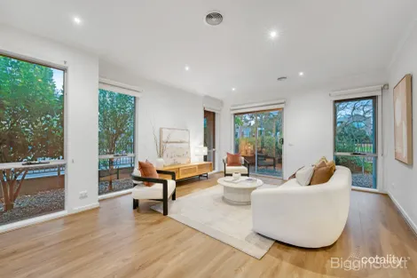 Property photo of 32 Ringtail Circuit Maidstone VIC 3012