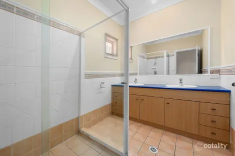 Property photo of 1 Evergreen Close Kenmore QLD 4069