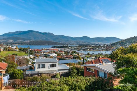 Property photo of 2/3 Excalibur Place Lindisfarne TAS 7015