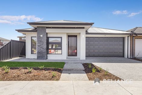 33 Bluebottle Pde, Rockbank, VIC 3335