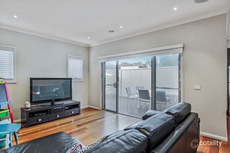 Property photo of 2/11 Sunhill Crescent Ardeer VIC 3022
