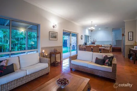 Property photo of 38 Stretton Drive Helensvale QLD 4212