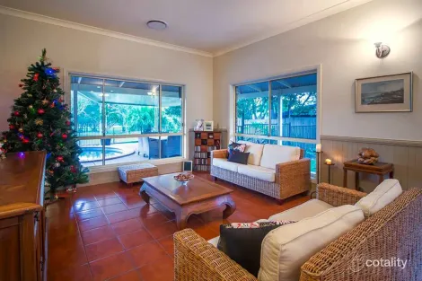 Property photo of 38 Stretton Drive Helensvale QLD 4212