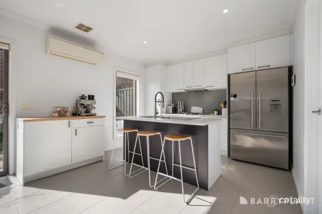 Property photo of 11 Atlantic Drive Pakenham VIC 3810