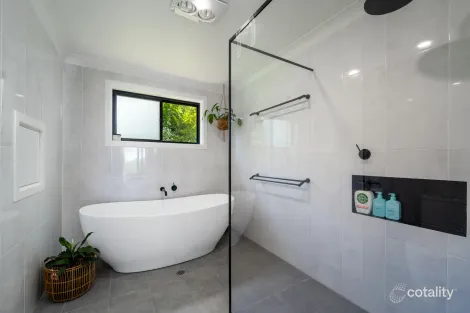 Property photo of 6 Bishop Crescent Armidale NSW 2350