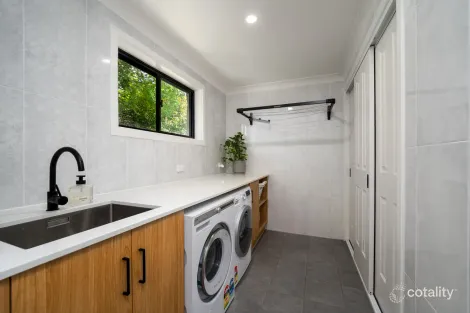 Property photo of 6 Bishop Crescent Armidale NSW 2350