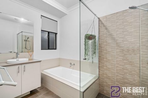 Property photo of 40 Claystone Loop Piara Waters WA 6112
