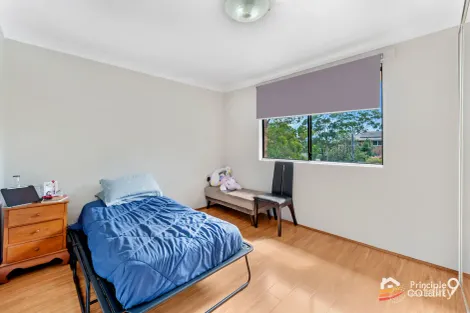 Property photo of 8/227-231 Targo Road Girraween NSW 2145