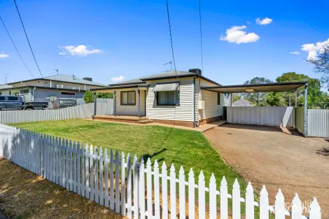 5 Loughnan St, Coolamon, NSW 2701