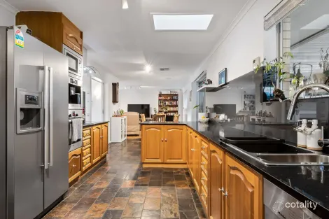 Property photo of 17 Fountain Valley Drive Happy Valley SA 5159