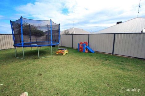 Property photo of 7 Sandbridge Way Meadow Springs WA 6210