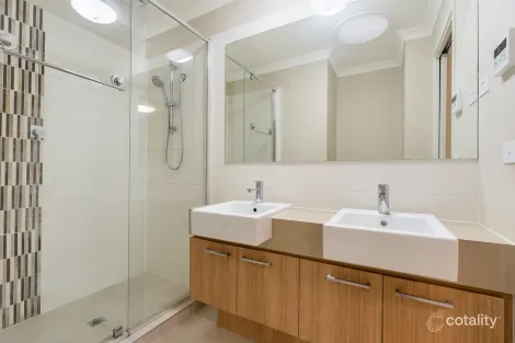 Property photo of 70 Lehmanns Road Wollert VIC 3750