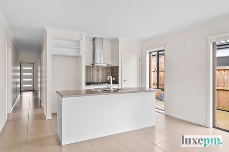 Property photo of 28 Silver Wattle Road Mount Duneed VIC 3217